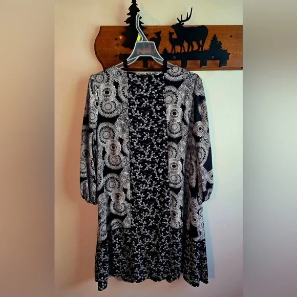 Black and White Floral Dress with Pink Accents - Picture 2 of 2